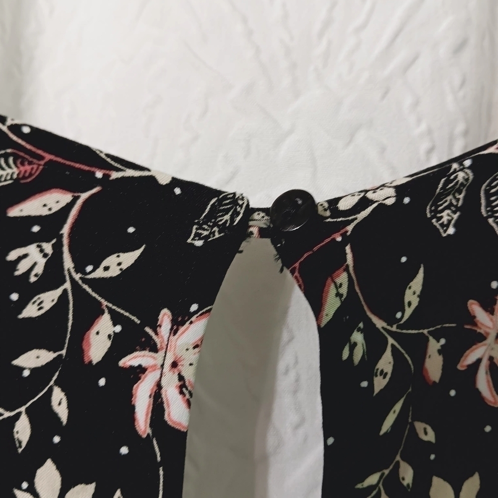 3 X$25. Old Navy Multicolor hole back romper with pockets and elastic waist Sz S - Picture 8 of 14